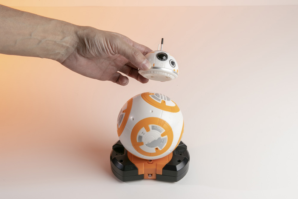 BB-8が歌う！踊る！開発者が語るリモートコントロール玩具「スター・ウォーズ/DXトーク&コントロール BB-8」の開発秘話｜@DIME アットダイム