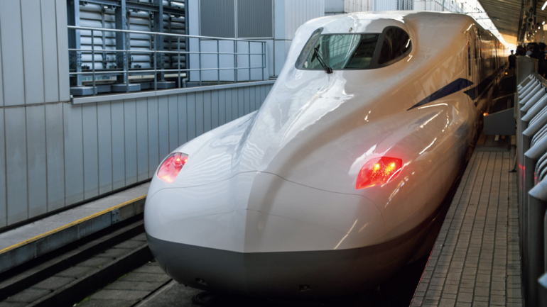 東海道新幹線　N700 全席にコンセント配置！リクライニングが快適すぎる13年ぶりの東海道