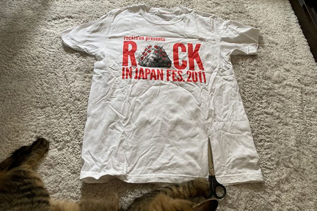 Tシャツで手作りする猫用抱っこ紐2