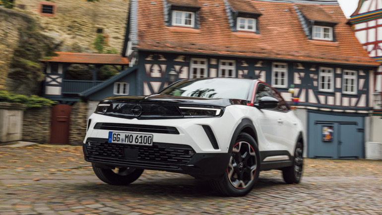 都市生活者のミニマルな暮らしにフィットするOPELのコンパクトSUV