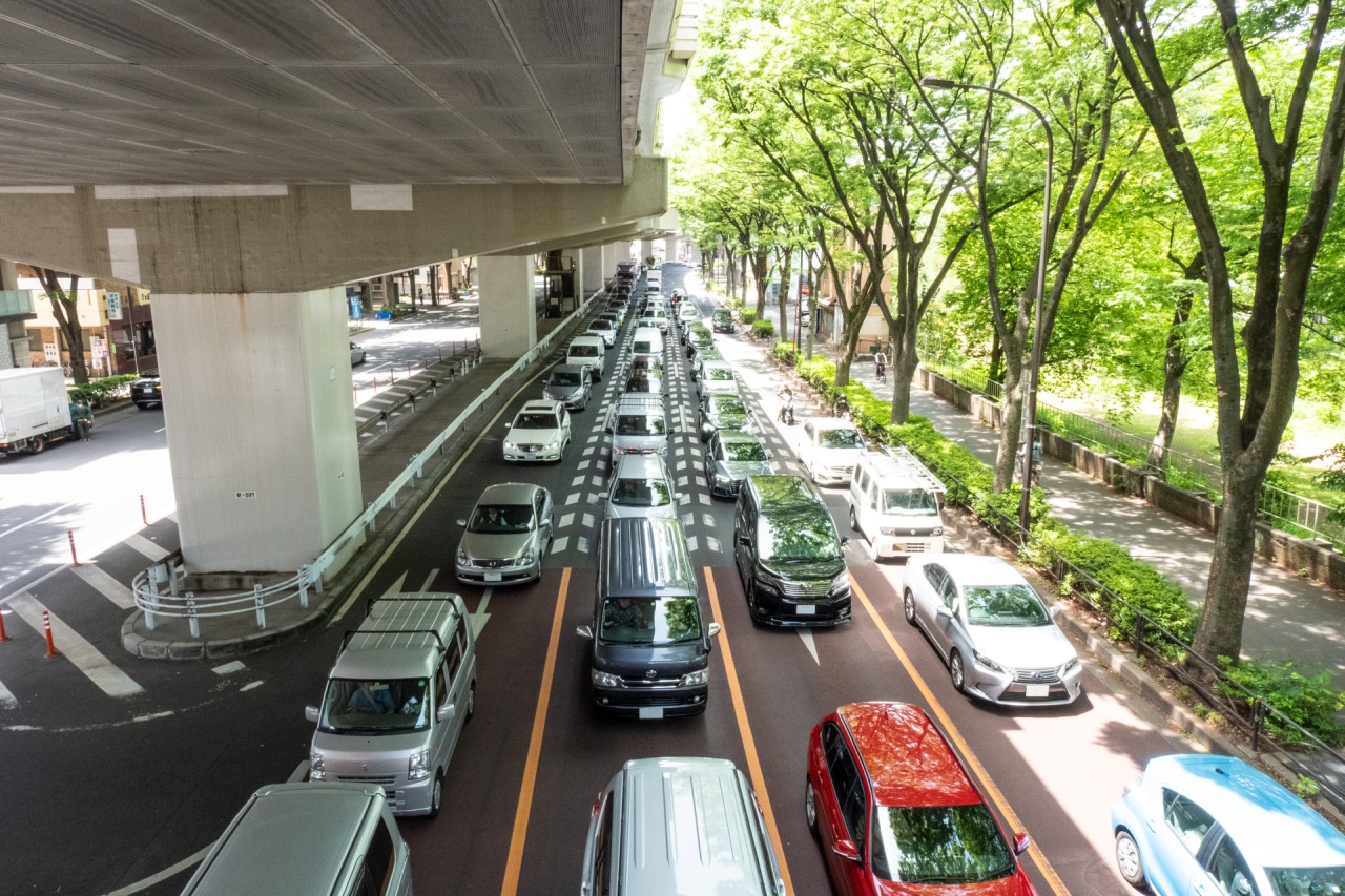 渋滞している国道