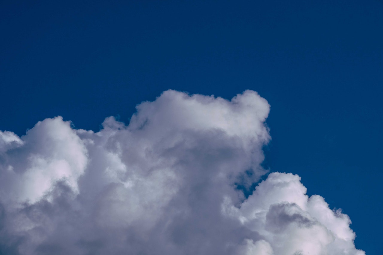 青空に浮かぶ雲