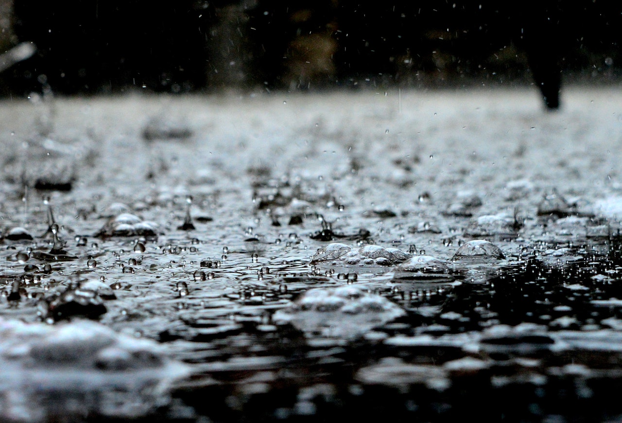 雨と地面