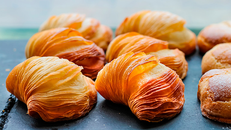 crispy sfogliatelle in typical Neapolitan pastry