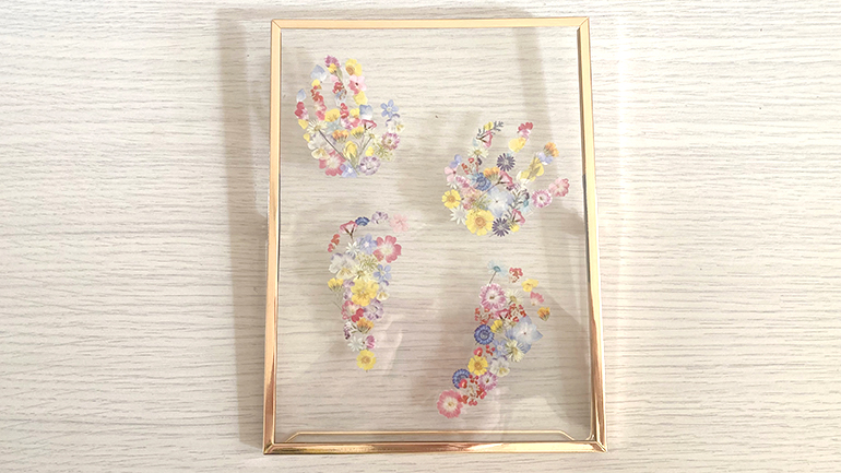 100円ショップのシールで作るお花の手形アート7