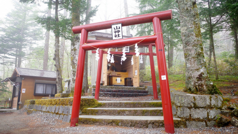 新屋山神社