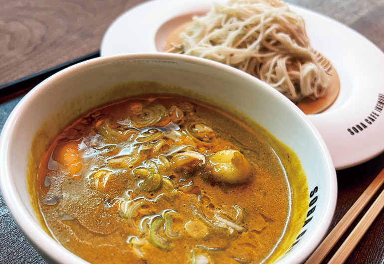 〝エビとカレーのつけそば〟