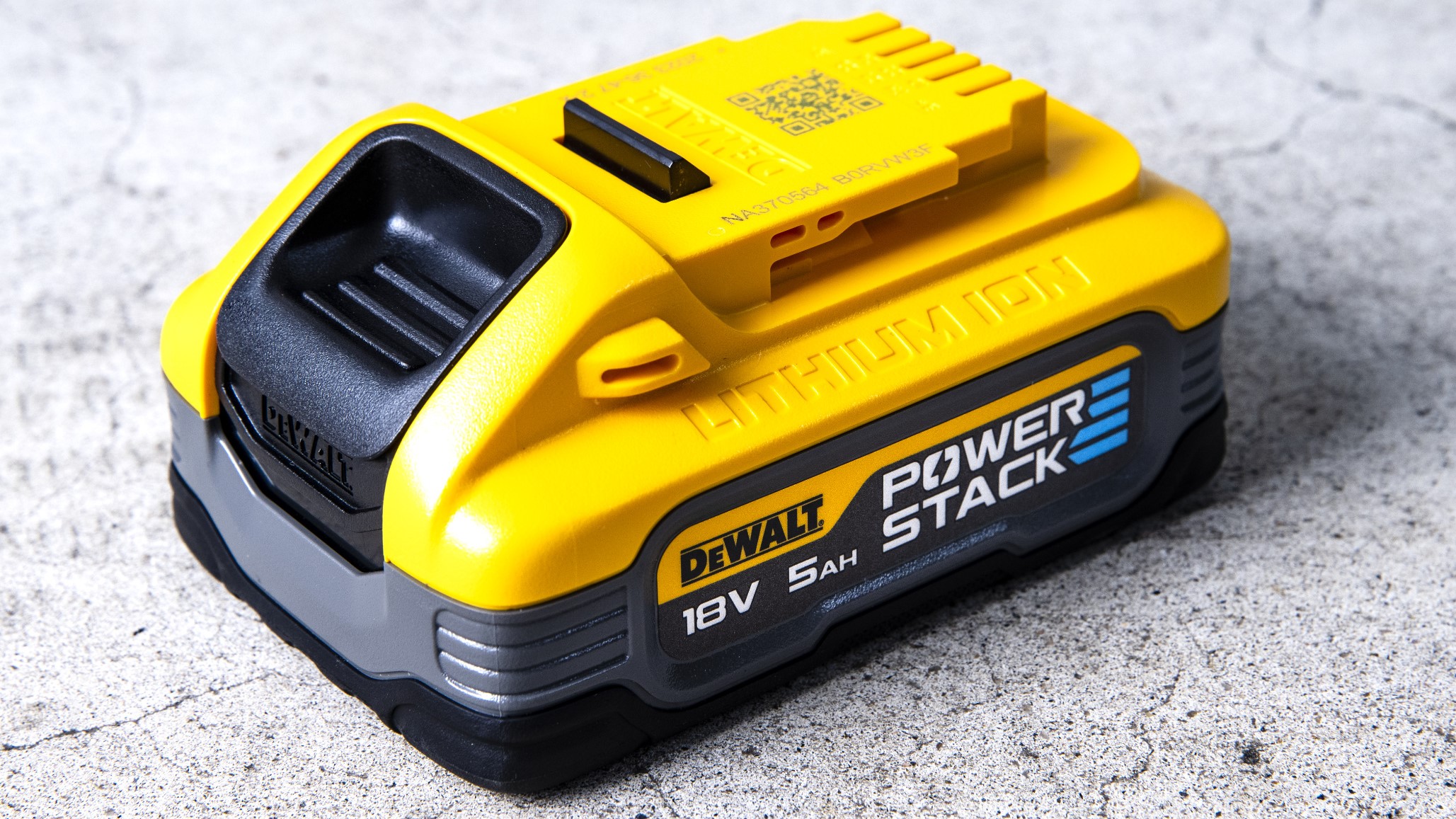 DEWALTからパウチ型のリチウム電池を採用した電動工具バッテリー「POWERSTACK」が登場｜@DIME アットダイム