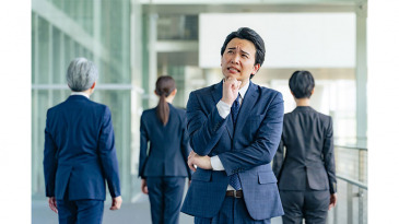 偉そうな態度は自信のなさによるもの?偉そうな人とイライラせずに付き合う方法|@DIME アットダイム