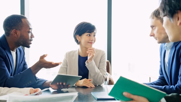 ビジネスシーンでもよく耳にする「真摯」とはどういう意味?|@DIME アットダイム