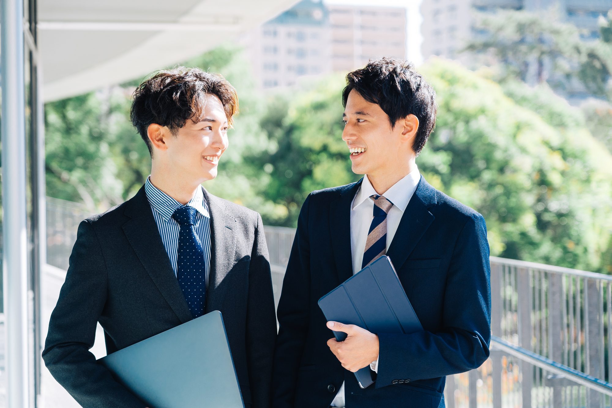 会話をする会社員