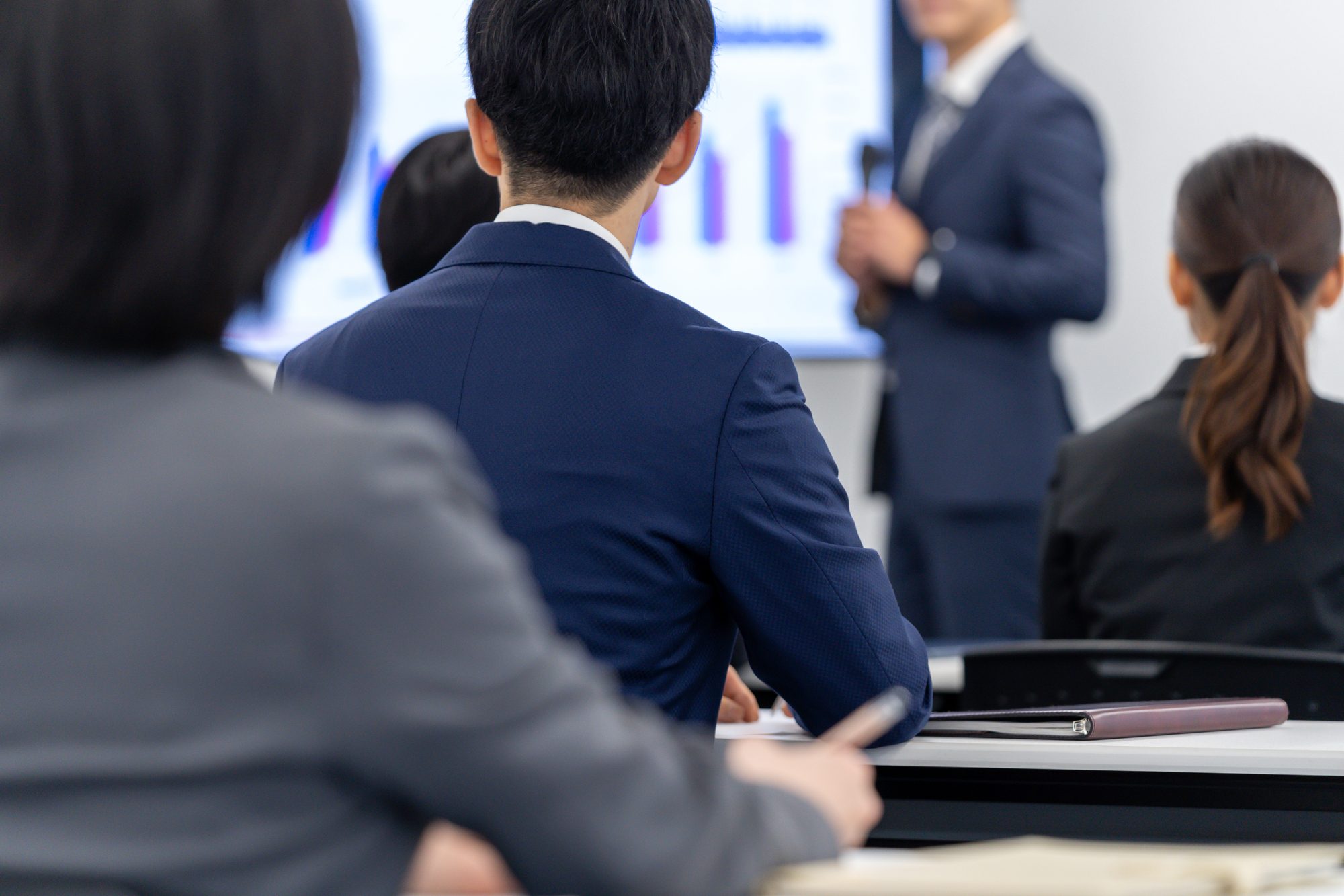 セミナーを受ける人たちの後姿
