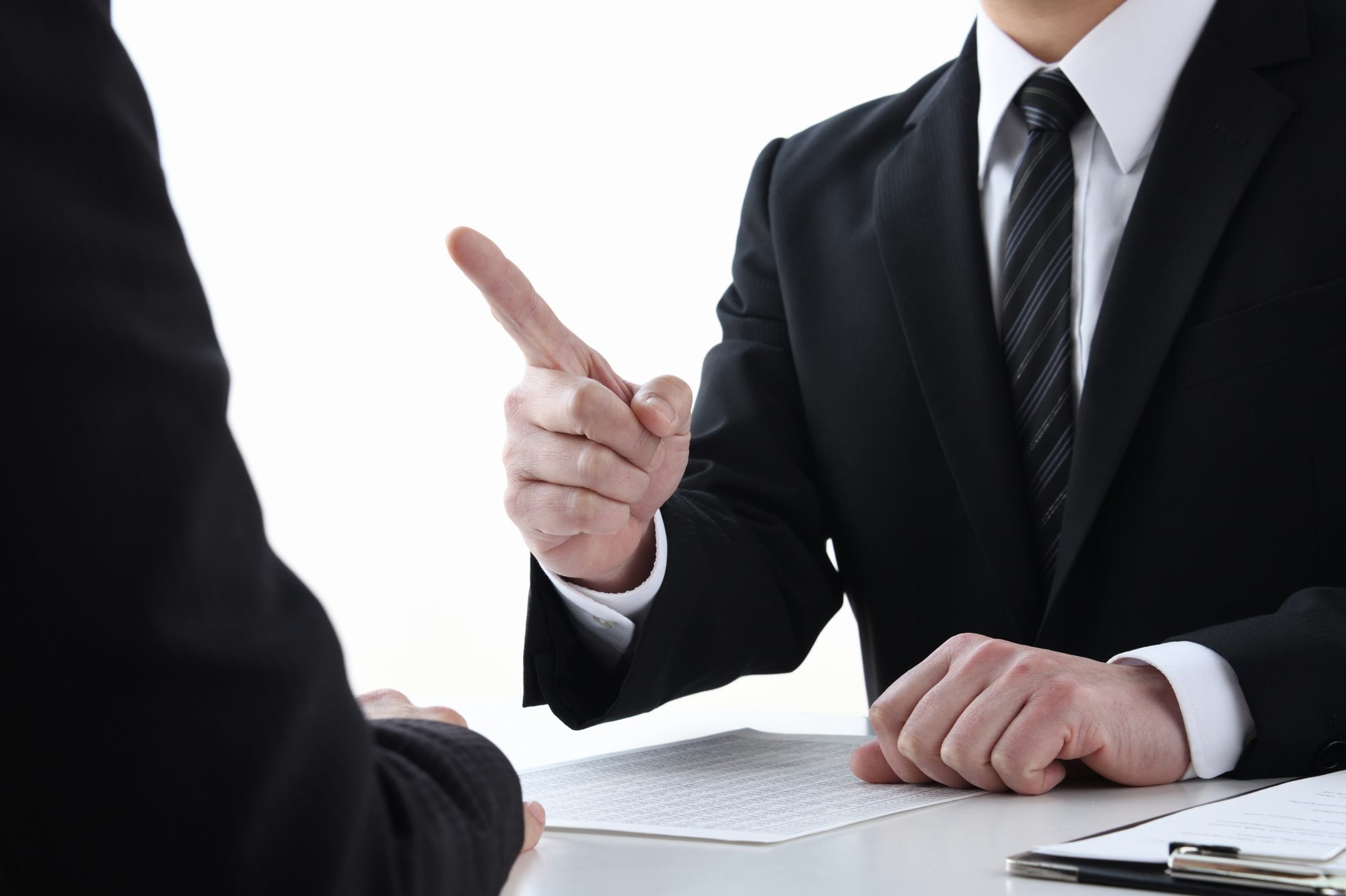 指差しで指摘する