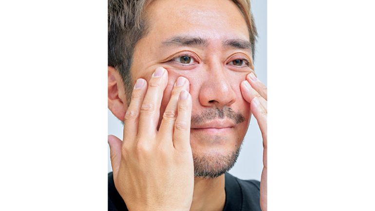 皮膚を強くこする