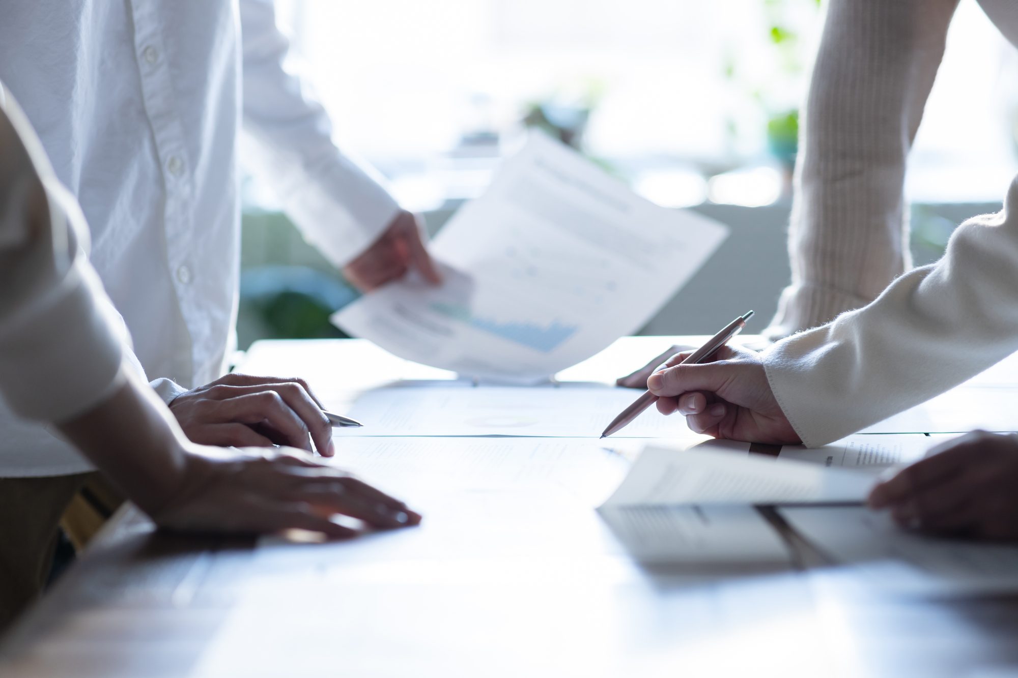 打ち合わせのテーブル