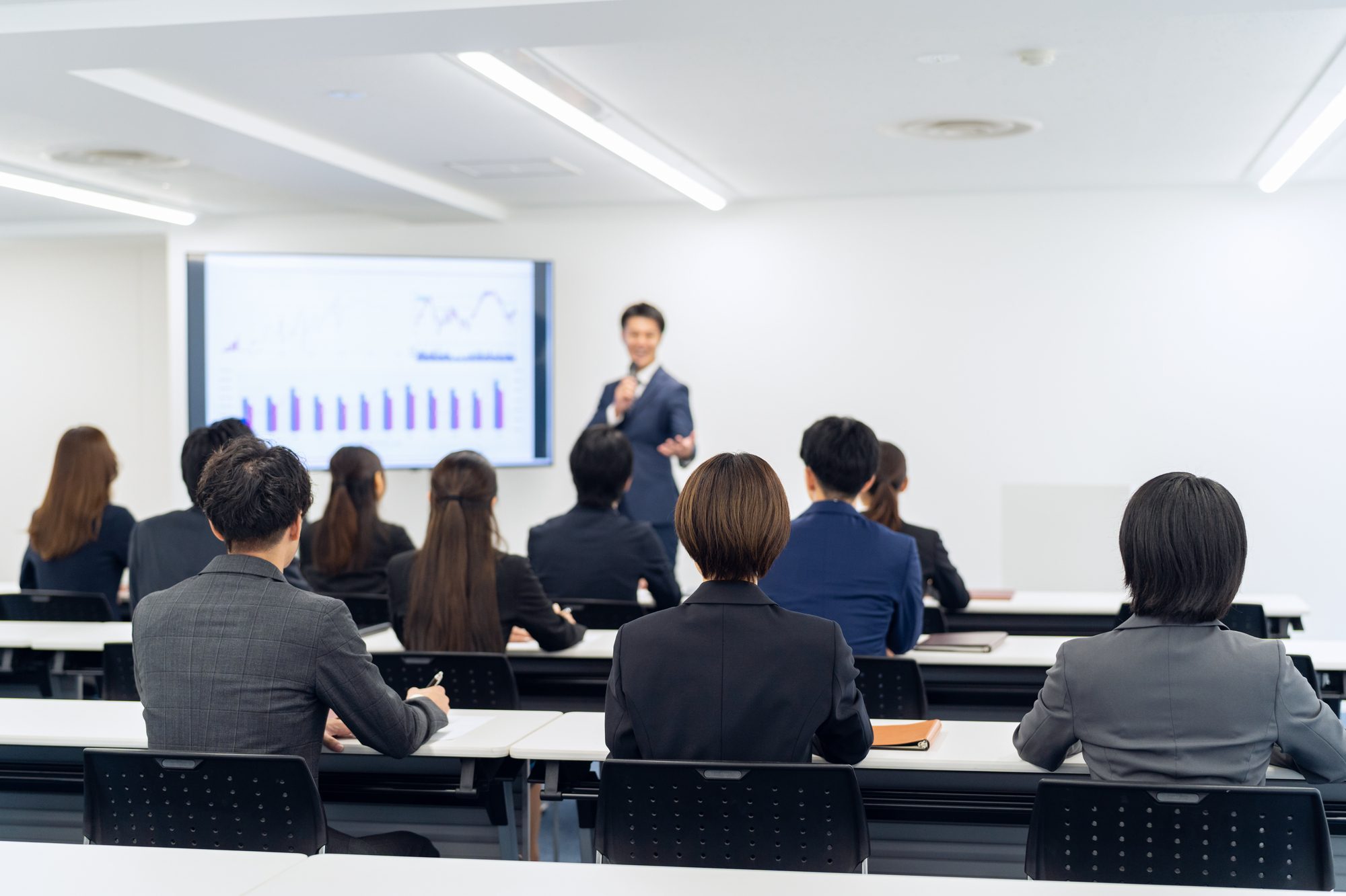 セミナーの受講者と講師