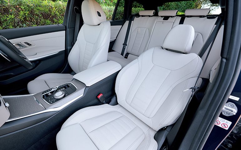 BMW『320d xDriveツーリング』