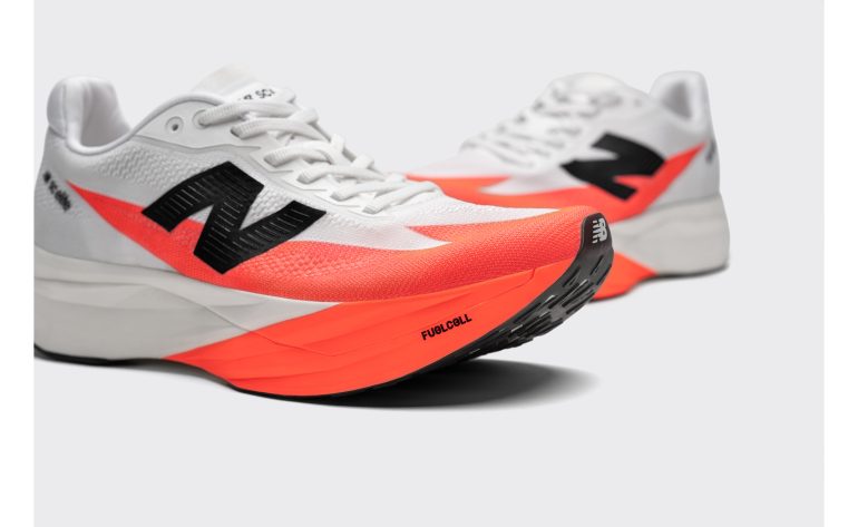 ニューバランスのランニングシューズ「FuelCell SuperComp Elite