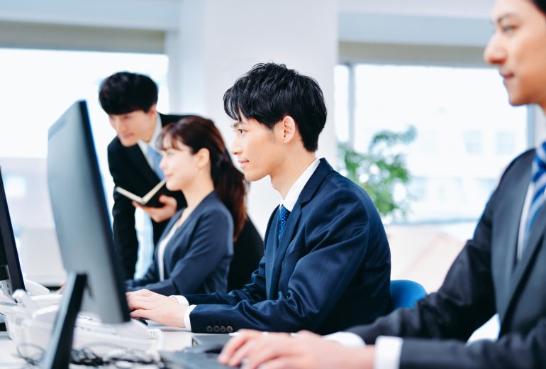 一生懸命働く社員