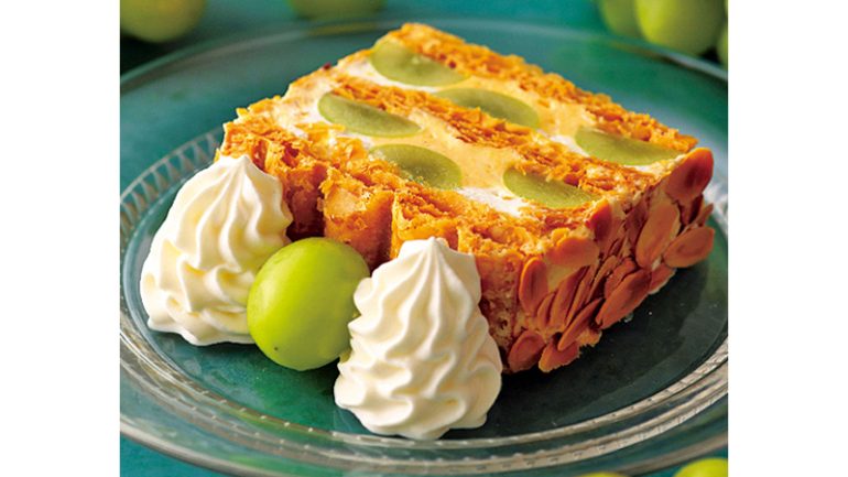 キハチ 青山本店『KIHACHIのシャインマスカットパイ』