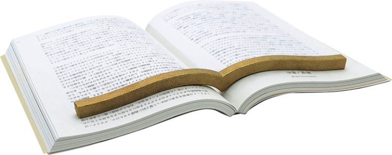 コクヨ『本に寄り添う文鎮』