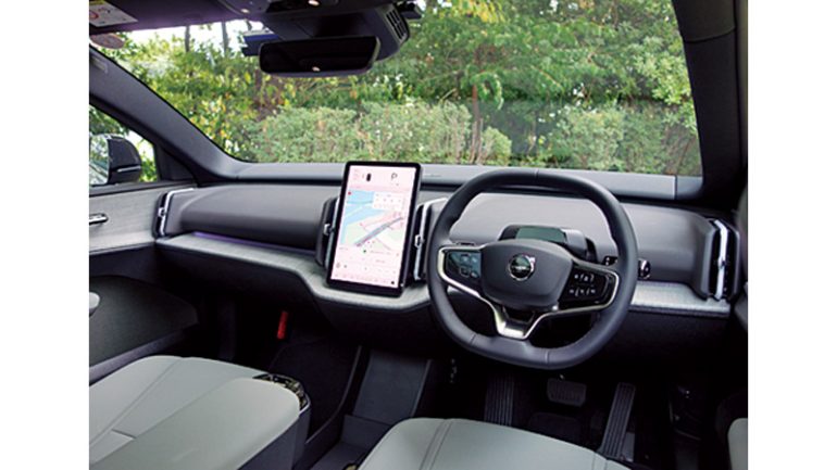 ボルボ『EX30 クロスカントリー』