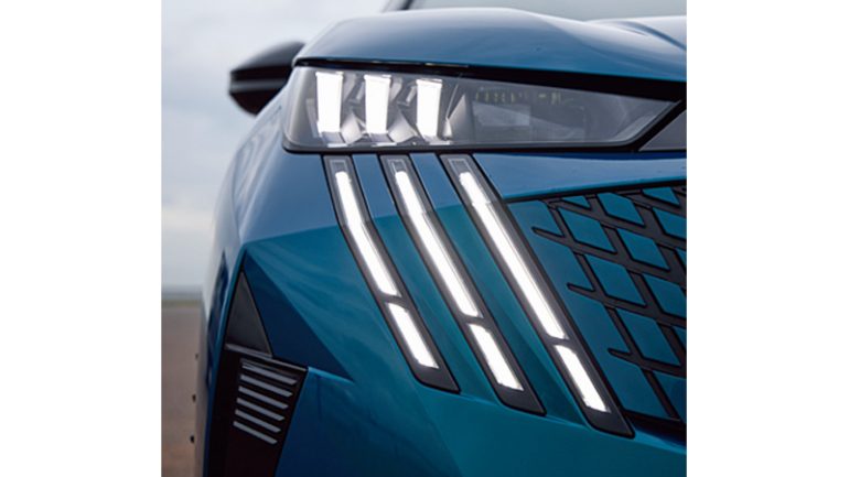 プジョー『3008』