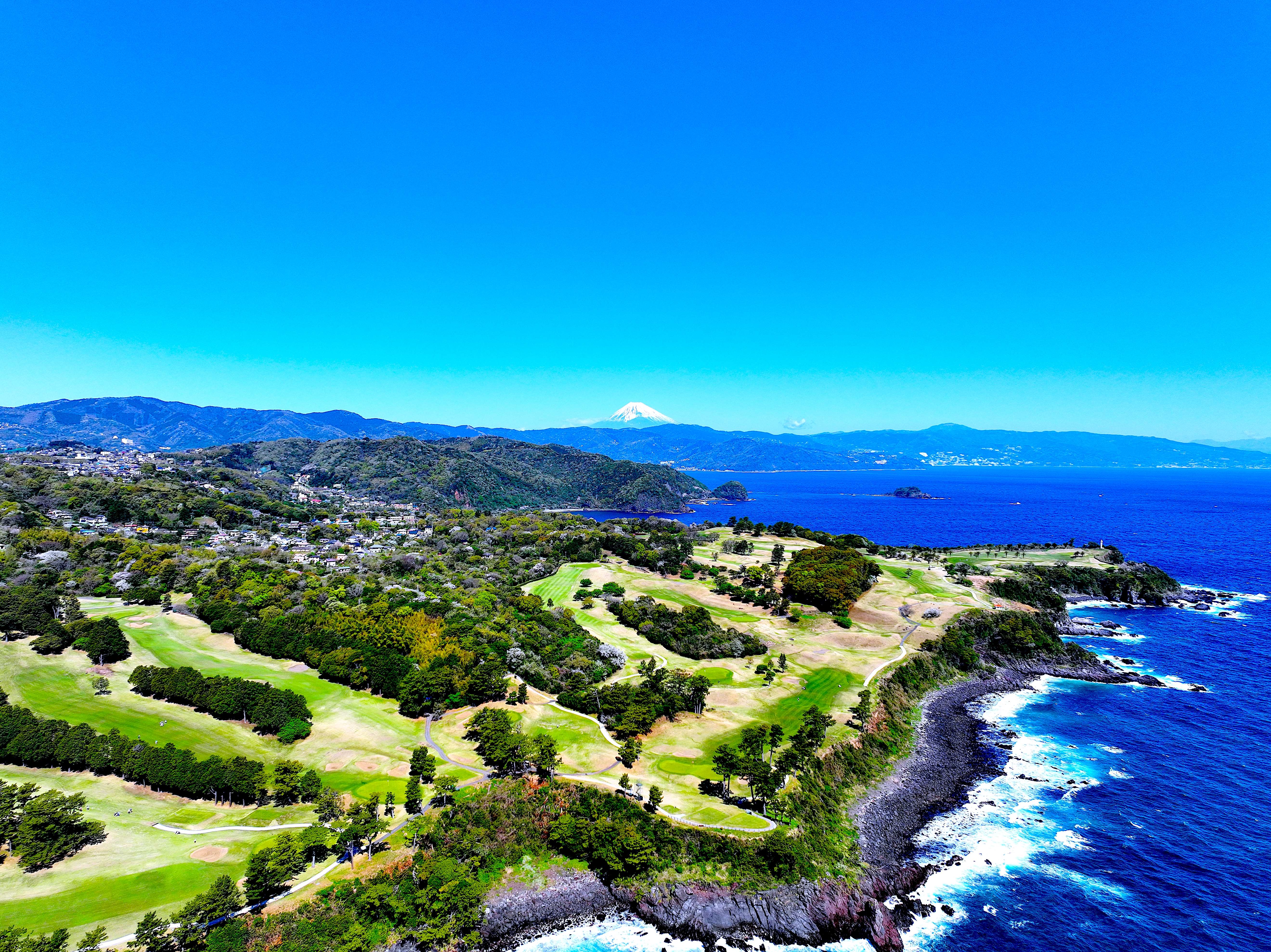 天然温泉、南国気分、絶景、楽天GORAの社員が選んだ「冬におすすめのゴルフ場」8選｜@DIME アットダイム