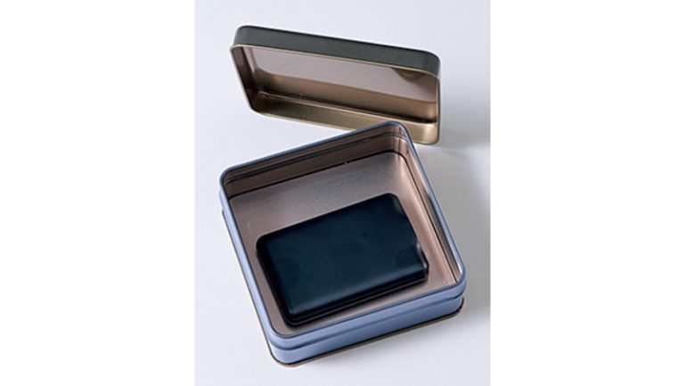 捨てるまでは金属製の缶に入れて一次保管