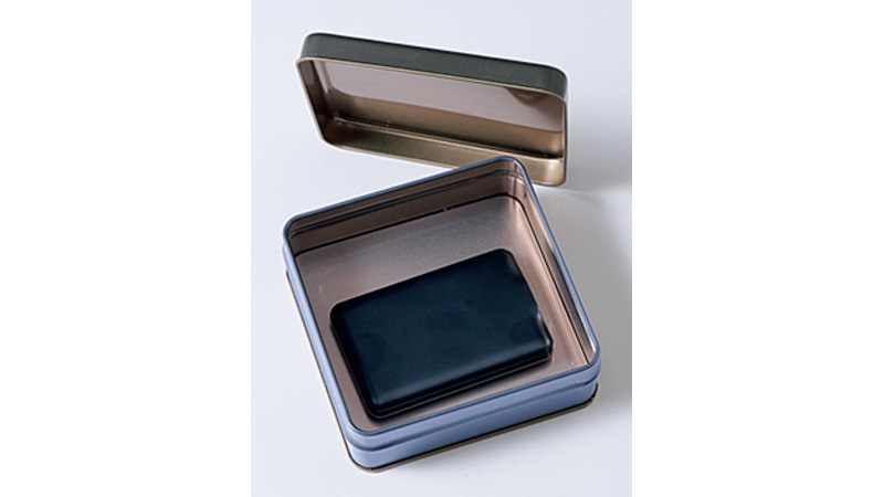 捨てるまでは金属製の缶に入れて一次保管