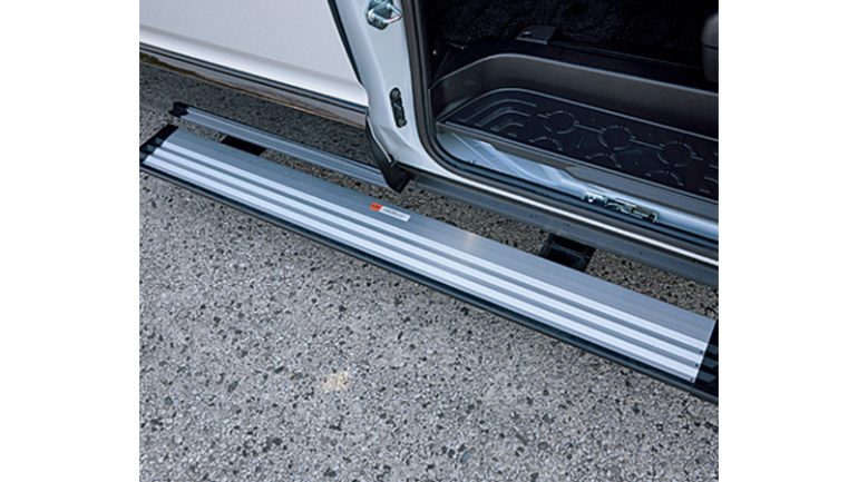 三菱『デリカD：5』