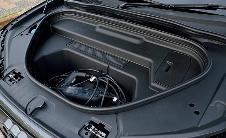 アウディ『Q6 Sportback e-tron』