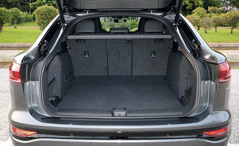 アウディ『Q6 Sportback e-tron』